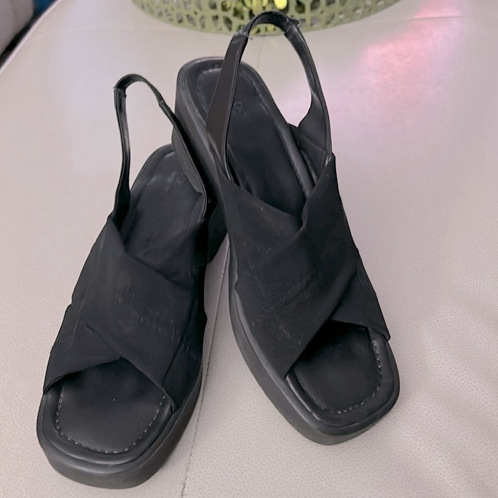 Donald J Pliner Caya Sandals 8 Black Comfort Sling Back Crossover Strap Everyday